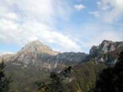 La pania da Sud  col M. forato sulla destra
e la costa Pulita al Centro.